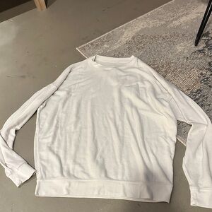 ALO Yoga women’s White Crewneck Sweater